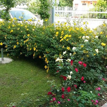Casa Nanny Apartment Монцамбано Екстериор снимка