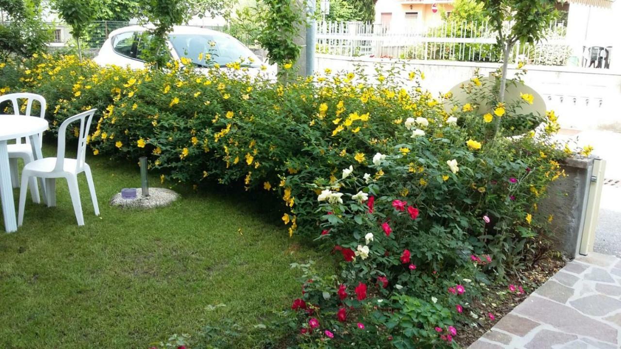 Casa Nanny Apartment Монцамбано Екстериор снимка